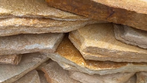 Плитняк златолит жёлтый золотистый для отмостки купить в Асбесте