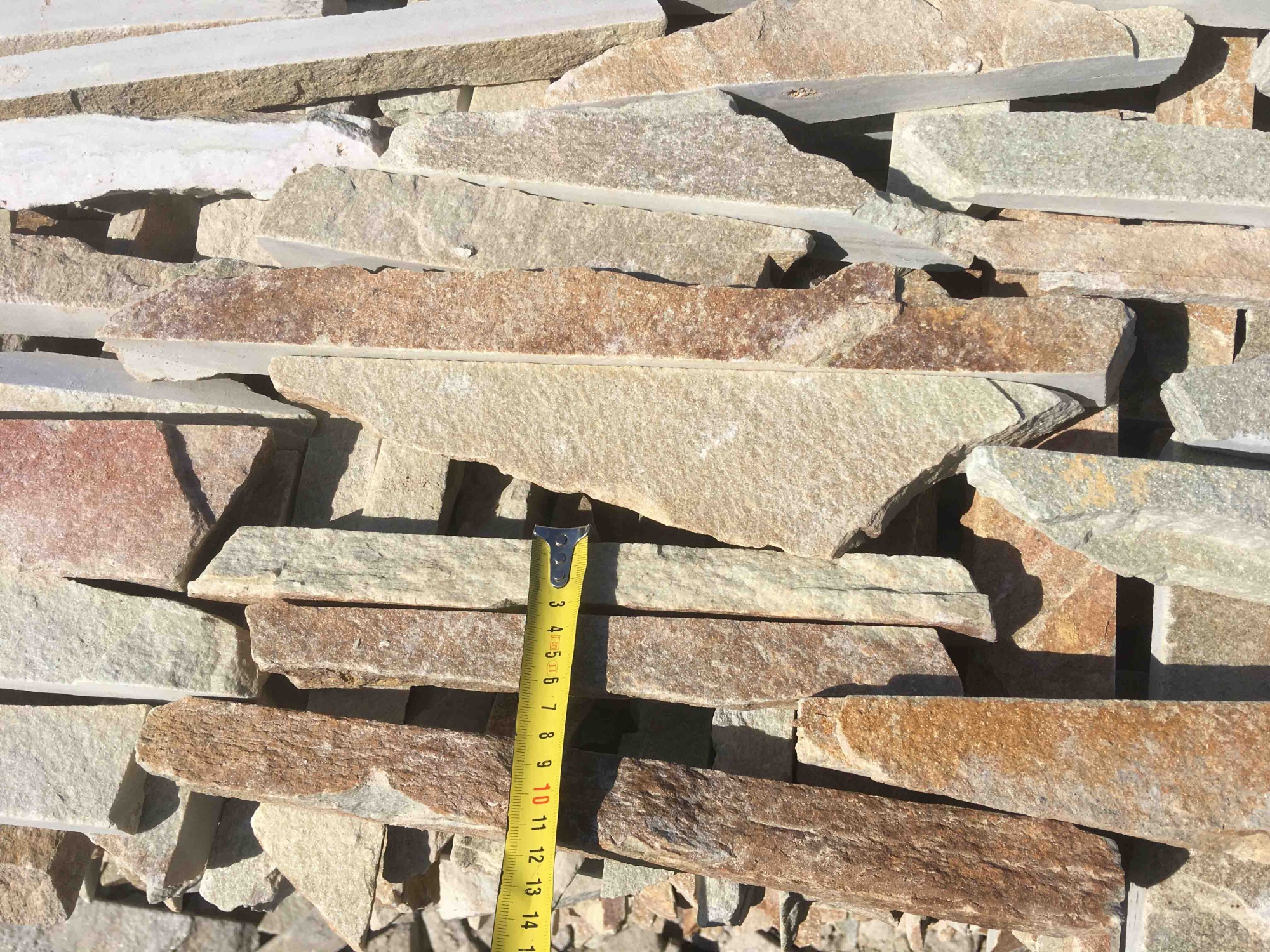 Горбушка златолит золотистый для облицовки купить в Асбесте