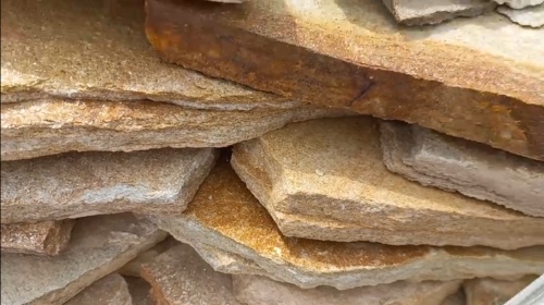 Плитняк златолит жёлтый золотистый для отмостки купить в Асбесте