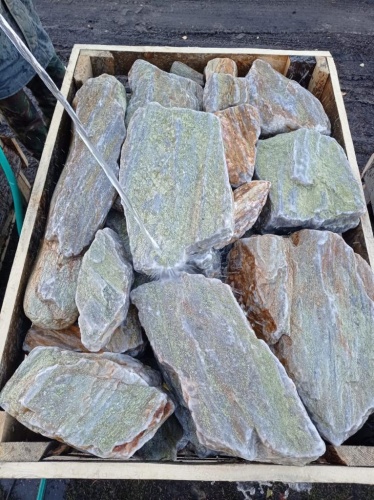 Златолит жёлтый, жёлто-зелёный глыбки и валуны для ланшафтного дизайна купить в Асбесте