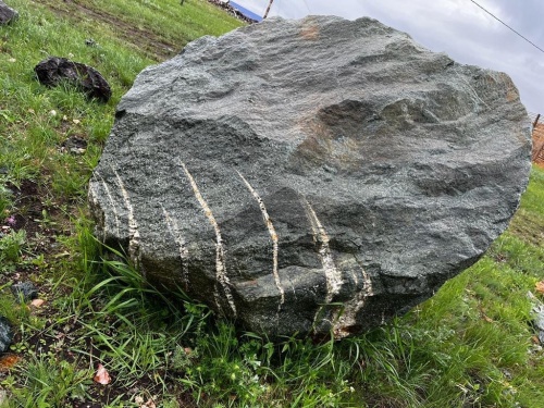 Гигантские зелёные валуны для ландшафтного дизайна весом более 5 тонн купить в Асбесте