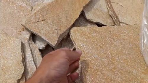 Плитняк златолит жёлтый золотистый для отмостки купить в Асбесте