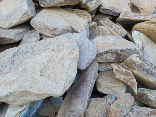 Златолит жёлтый, жёлто-зелёный глыбки и валуны для ланшафтного дизайна купить в Асбесте