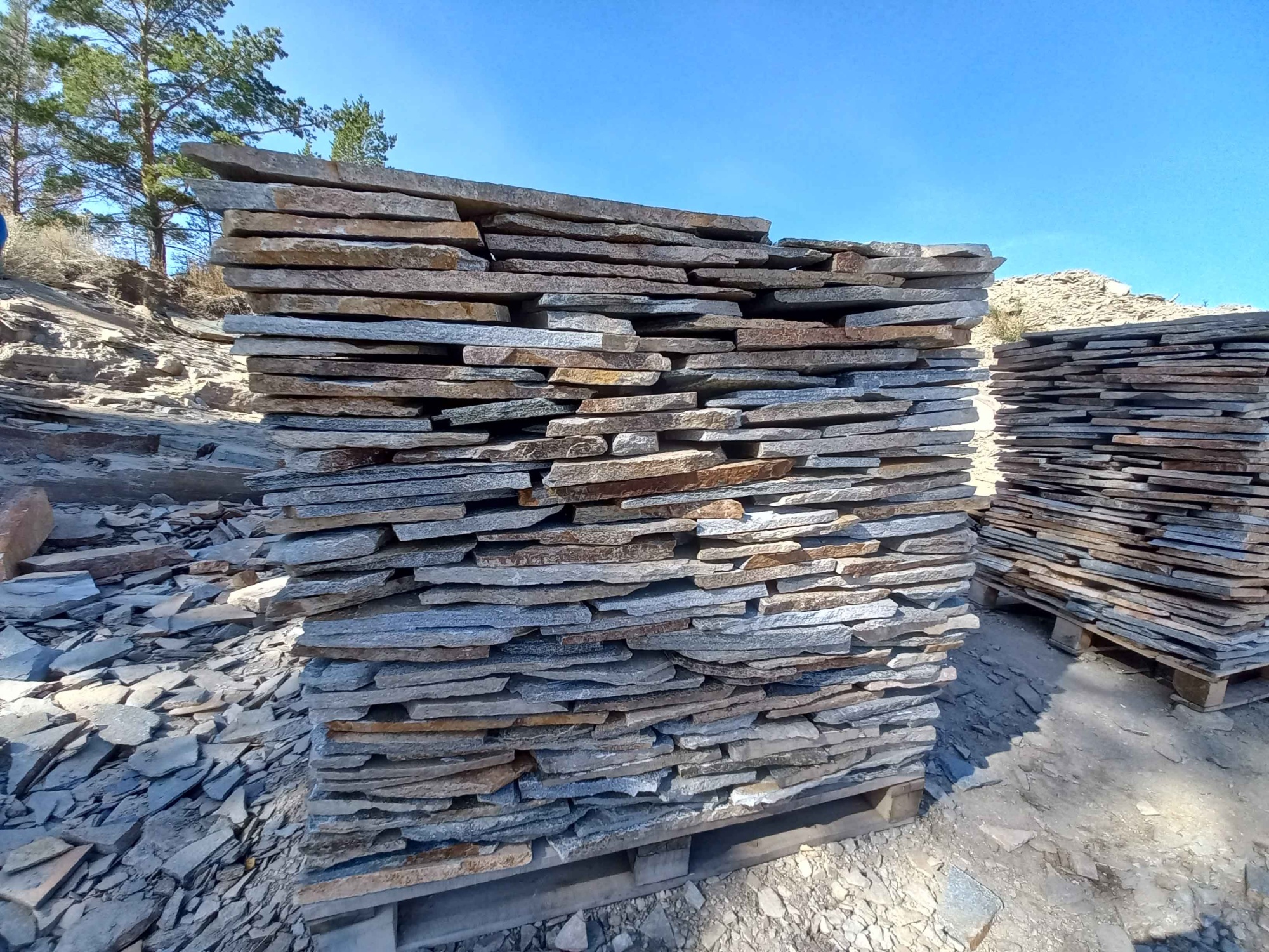 Плитняк златолит серебристый для фасада купить в Асбесте