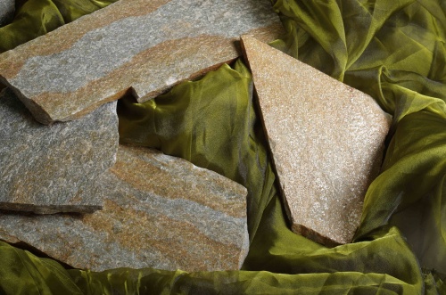 Плитняк златолит Уральский для цоколя, отмостки купить в Асбесте